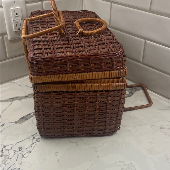 Woven Brown Picnic Basket - Picture 4 of 6